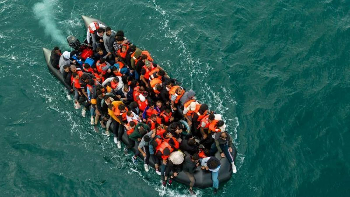 سياحة وسفر – ستسجل المملكة المتحدة ثاني أكبر عدد من المهاجرين الذين يصلون عبر القناة في عام 2025