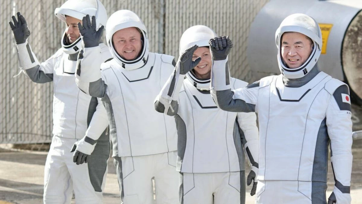 سياحة وسفر – يعود طاقم من محطة الفضاء الدولية إلى الأرض بسبب مشكلة صحية يعاني منها أحد أفراده