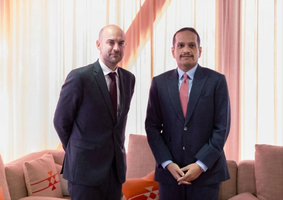 رئيس مجلس الوزراء وزير الخارجية يجتمع مع وزير الخارجية الفرنسي