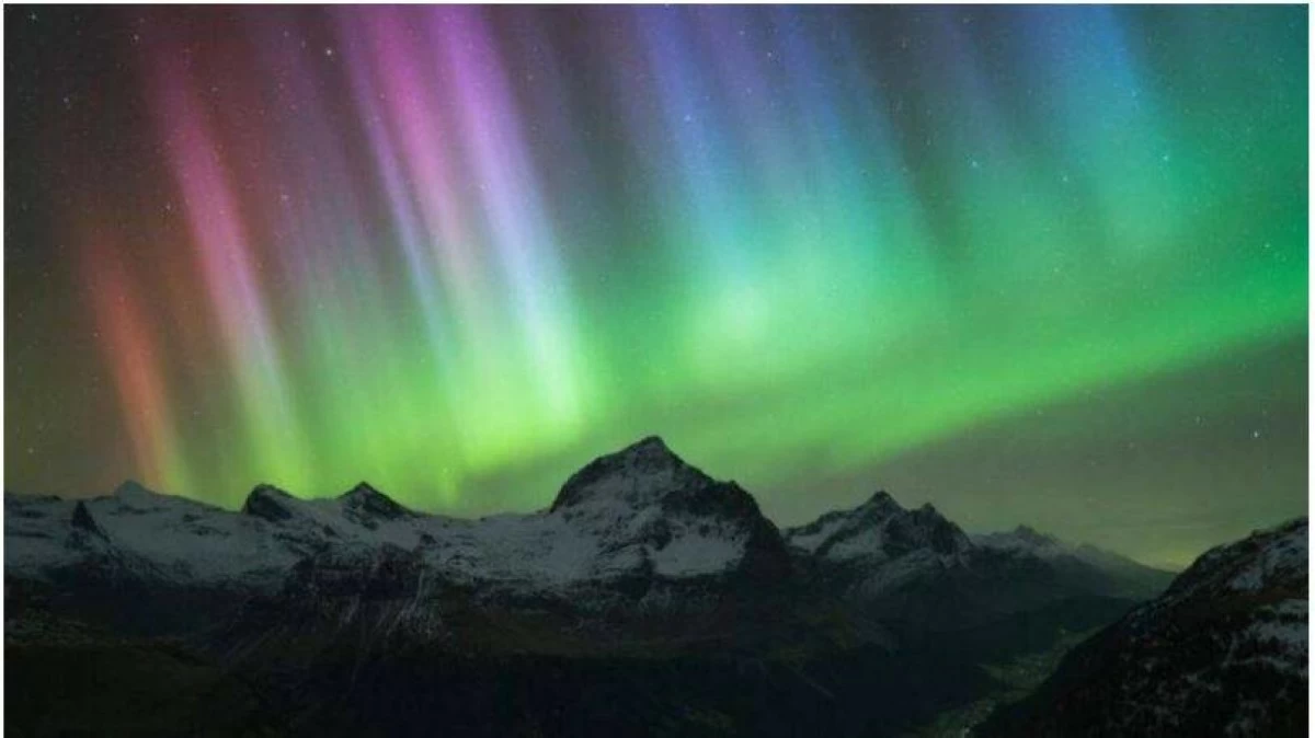 اخبار منوعه – أضواء الشفق النادرة فوق مناطق في النمسا