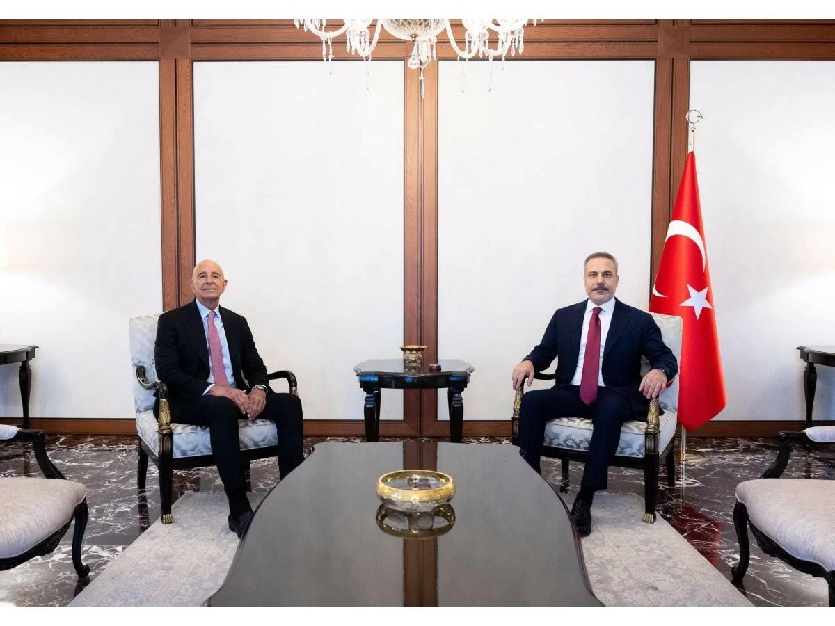 وزير الخارجية التركي والمبعوث الأمريكي يبحثان تطورات الأوضاع في سوريا
