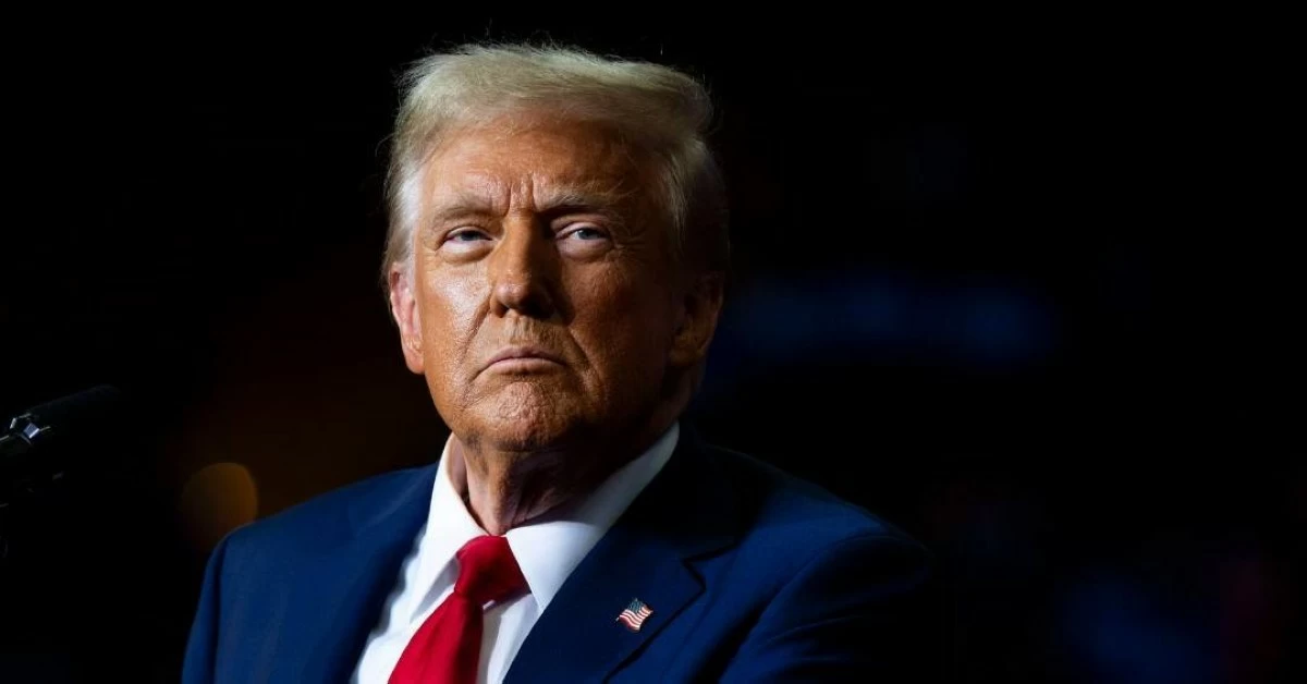 الرئيس الأمريكي يعلن إعادة فتح المجال الجوي فوق فنزويلا