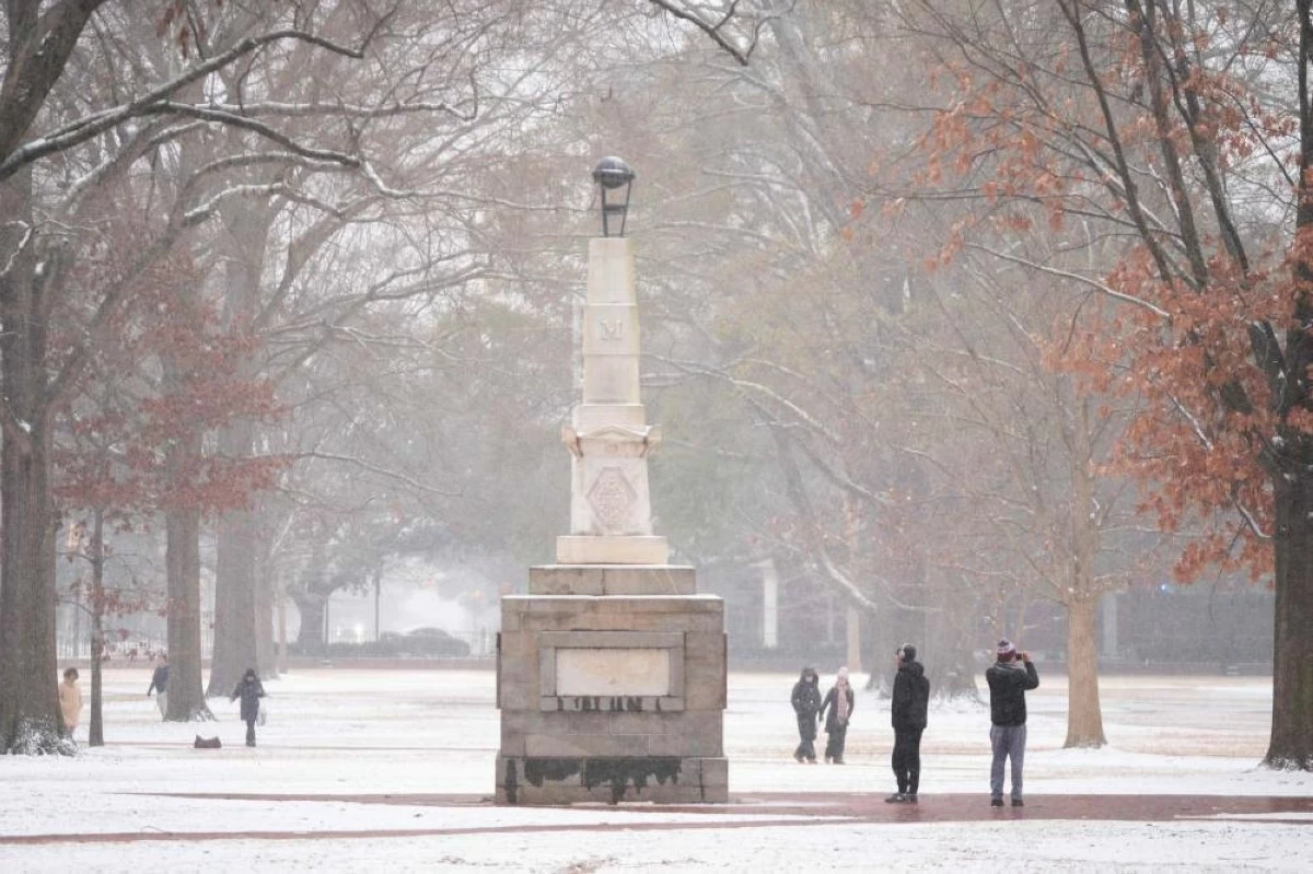 عالم الجريمة – “إعصار قنبلة” يضرب جنوب شرق الولايات المتحدة بعاصفة شتوية شديدة