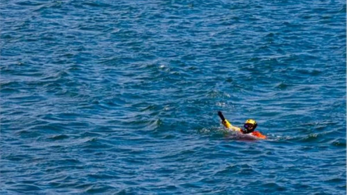 عالم الجريمة – مراهق يسبح لمدة أربع ساعات في البحر لإنقاذ عائلته