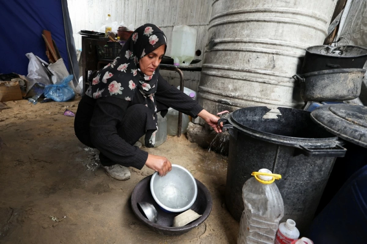 صوره – تفاقم المعاناة الإنسانية والمعيشية للاجئين في غزة. (رويترز)