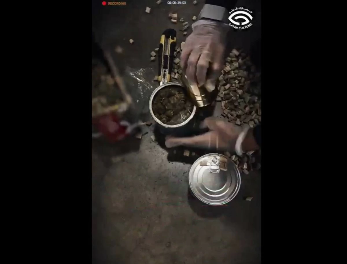 بالفيديو: جمارك الشحن الجوي تحبط محاولة تهريب مادة الماريجوانا