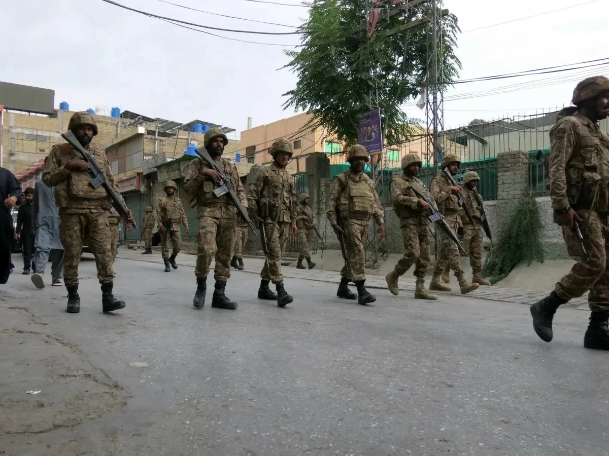 عالم الجريمة – قتل 14 مسلحا خلال عمليتين أمنيتين في جنوب غرب باكستان