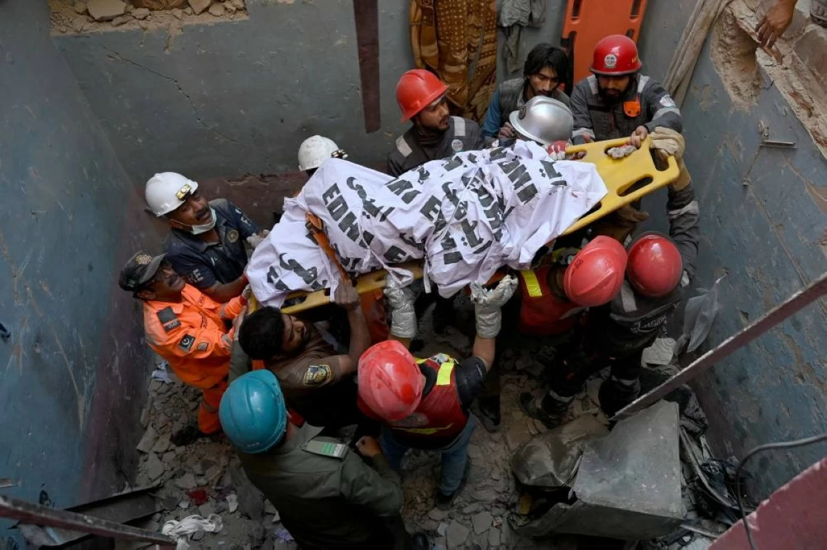 عالم الجريمة – باكستان: مقتل 15 شخصا بينهم أطفال ونساء في انفجار بمبنى سكني في كراتشي