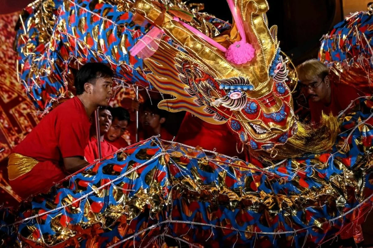 عالم الجريمة – الشرطة التايلاندية تتنكر في أزياء الرقص التقليدية للقبض على اللص