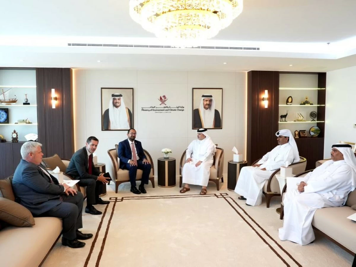 وزير البيئة والتغير المناخي يجتمع مع السفير البريطاني