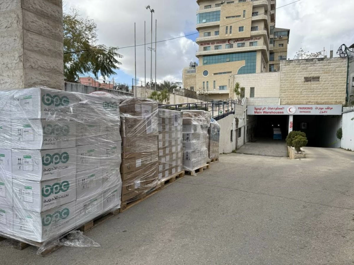 الهلال الأحمر الفلسطيني يطلق قافلة مساعدات طبية إلى غزة