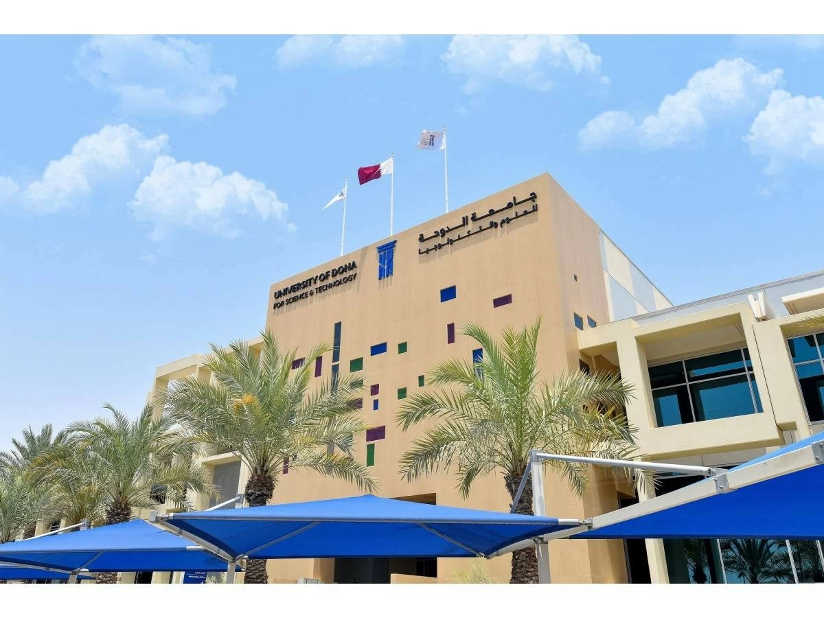 تقدم جامعة الدوحة للعلوم والتكنولوجيا برنامجًا متخصصًا للمعلمين القطريين