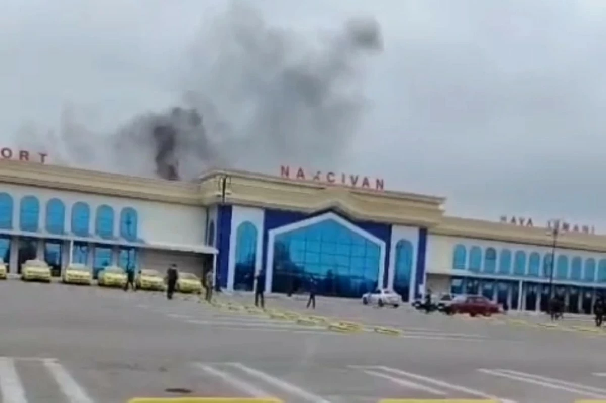 سقطت صواريخ وطائرات مسيرة إيرانية على مطار في أذربيجان
