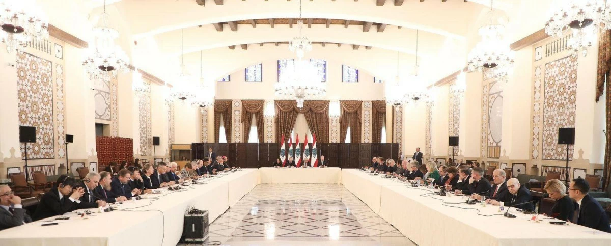 سفير قطر يشارك في اجتماع رئيس الوزراء اللبناني مع سفراء الدول المعتمدين لدى لبنان