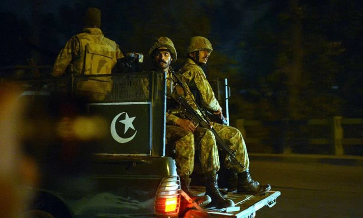 باكستان: أدى انفجار عبوة ناسفة إلى مقتل شرطيين وإصابة 31 آخرين، بينهم مدنيون