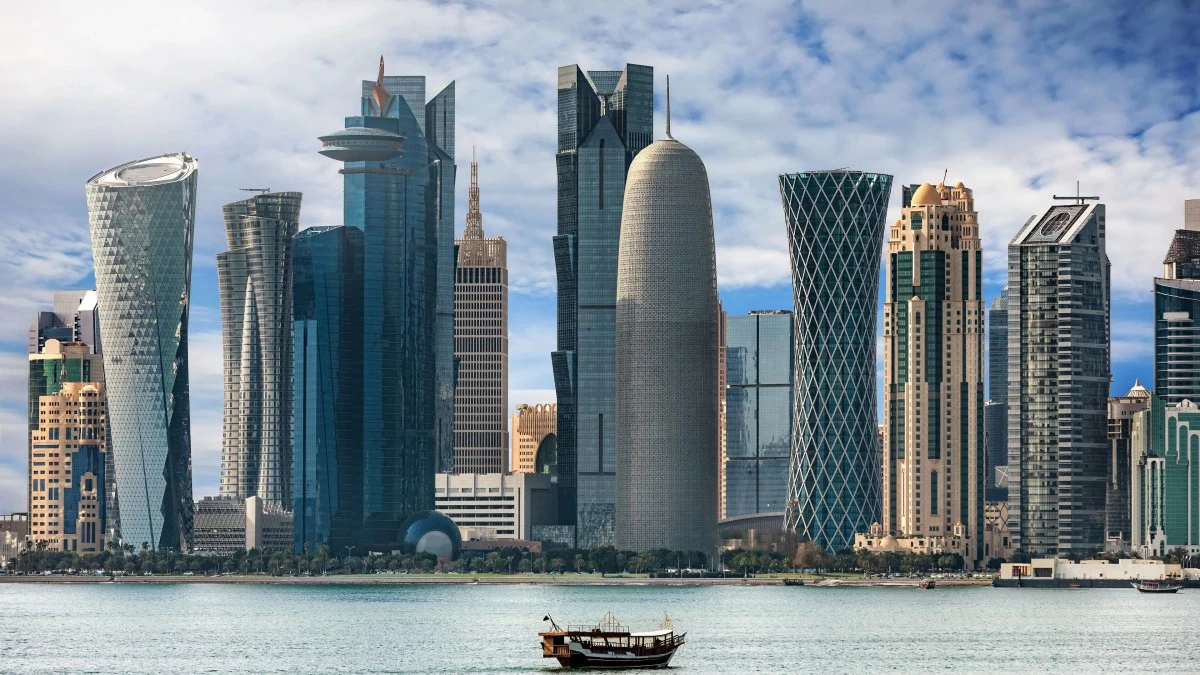 أجواء باردة نسبيا مع سحب متفرقة على الساحل الليلة… وغبار معلق على البحر