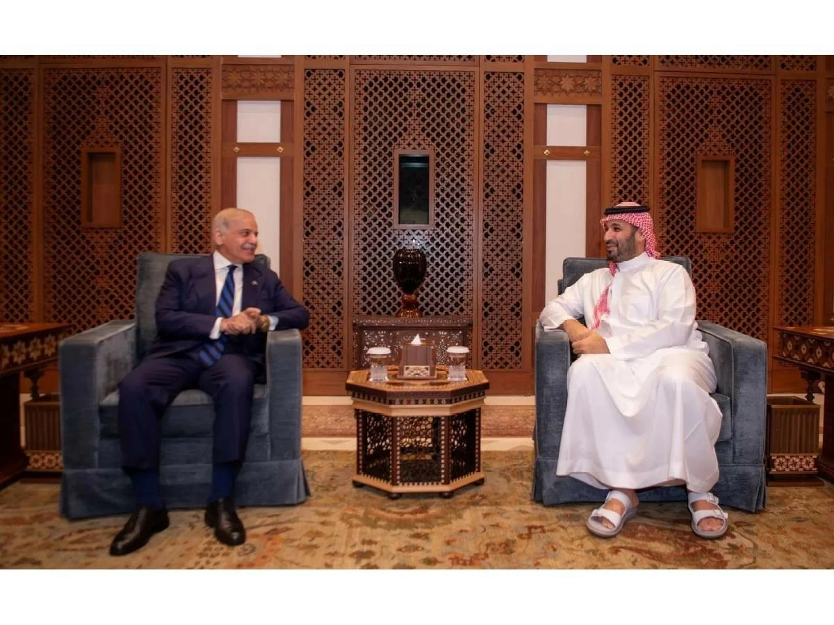 ولي العهد السعودي ورئيس الوزراء الباكستاني يبحثان تنسيق الجهود لمواجهة التصعيد العسكري في المنطقة