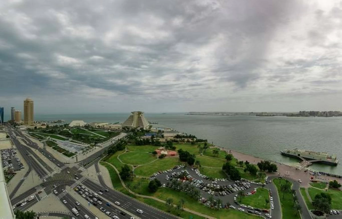 وتحذر الأرصاد الجوية من أمطار رعدية متوقعة ورياح قوية وأمواج عالية في البحر