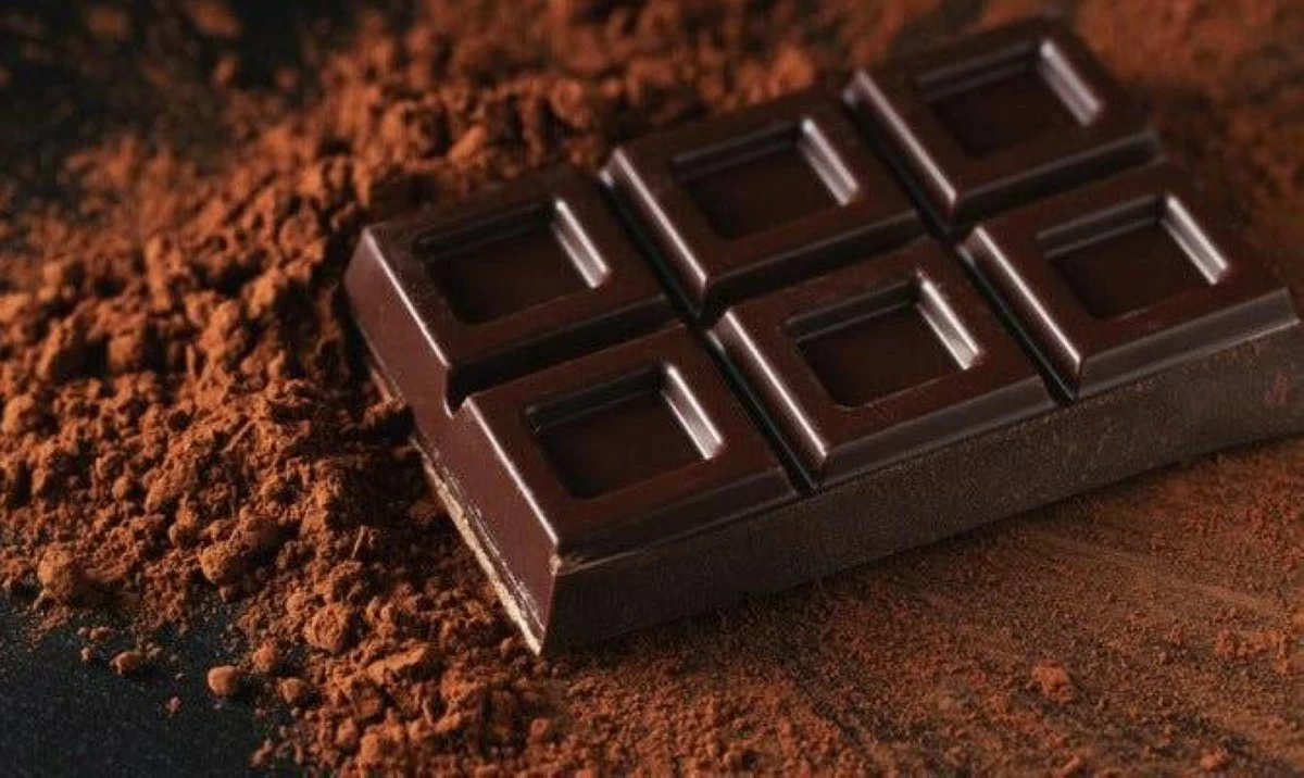 طب وصحة – تعمل الشوكولاتة الداكنة على تحسين مستويات الكوليسترول