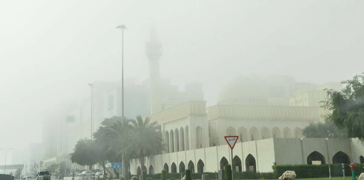 طقس معتدل الحرارة مصحوب بالغبار العالق