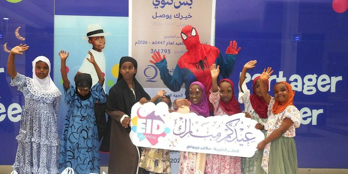 قطر الخيرية تبدأ توزيع كسوة العيد على الأيتام المكفولين لديها