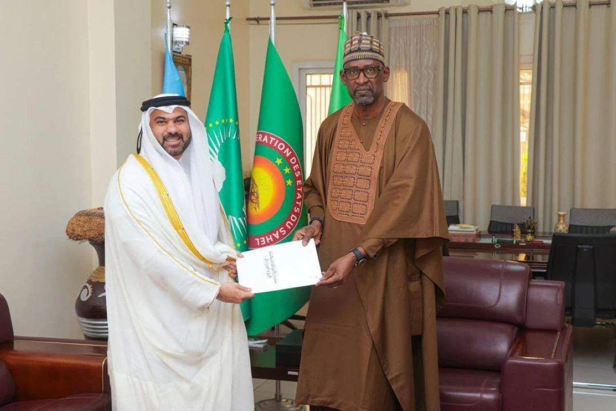 وزير خارجية جمهورية مالي يتسلم نسخة من أوراق اعتماد سفير دولة قطر