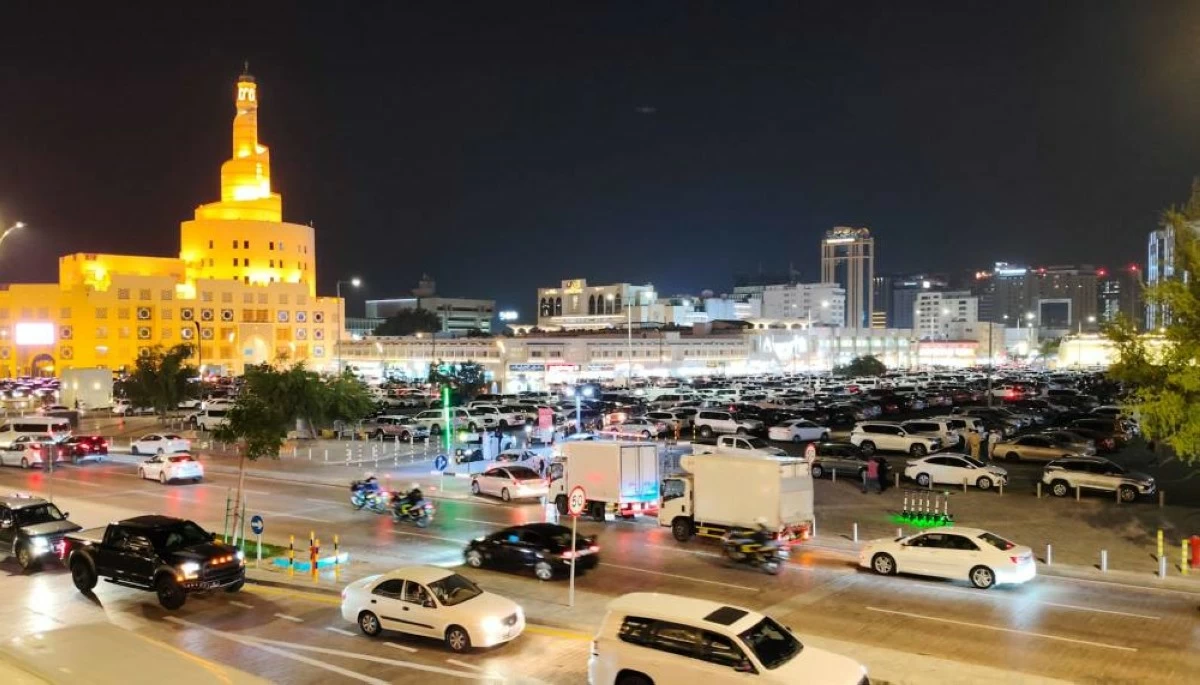 صوره – منظر عام لمسجد الفنار الذي يعد أبرز معالم التعريف بالإسلام بالقرب من سوق واقف في الدوحة.