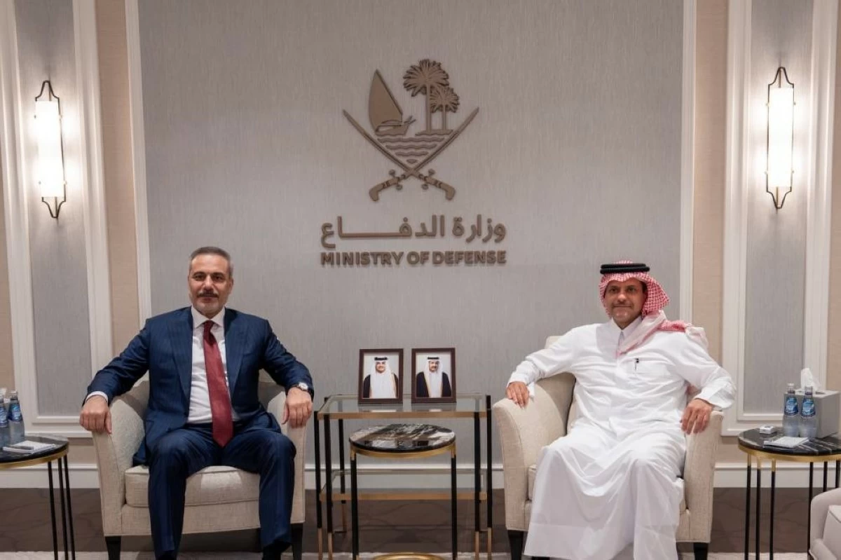 نائب رئيس مجلس الوزراء وزير الدولة لشؤون الدفاع يجتمع مع وزير الخارجية التركي