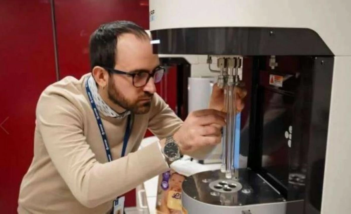 تطوير مادة تستخلص مياه الشرب من الهواء الجاف