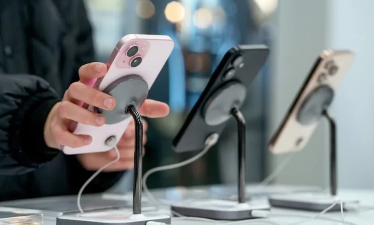 أخبار منوعة – ابتداء من أول أبريل.. قرار جديد بشأن إعفاء هواتف المصريين بالخارج