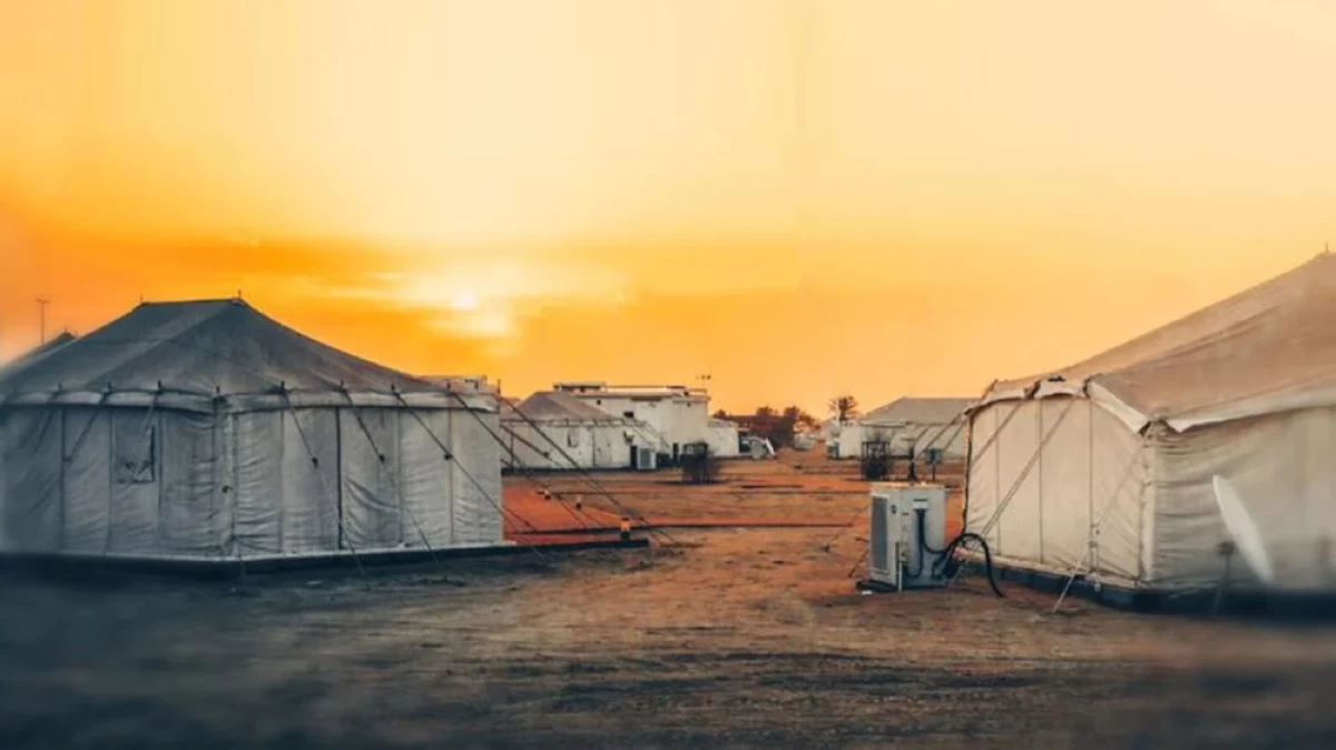 وتدعو وزارة البيئة قاطني المخيمات إلى الالتزام بإرشادات السلامة أثناء التقلبات الجوية