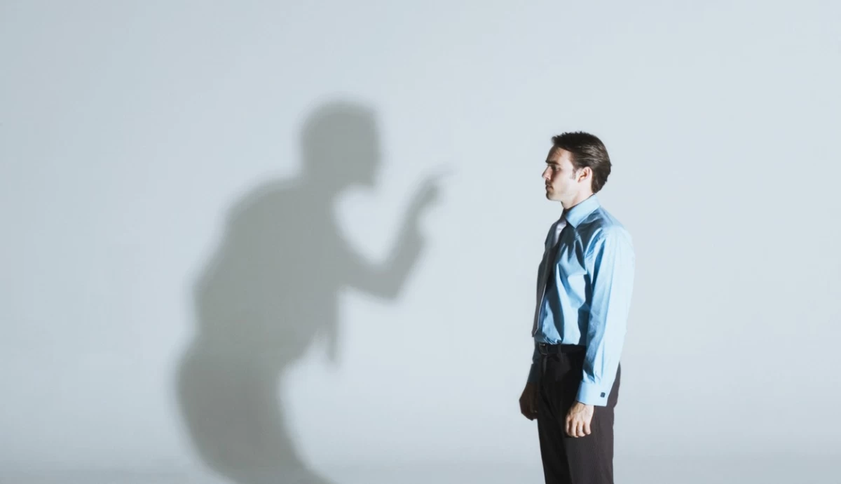 طب وصحة – السلوكيات العفوية التي تجعلك تبدو أقل ثقة. تخلص منهم