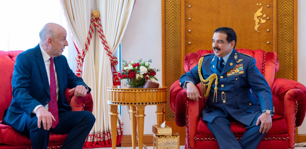 العاهل البحريني يبحث مع وزير الدفاع البريطاني آخر تطورات الأوضاع الراهنة في المنطقة