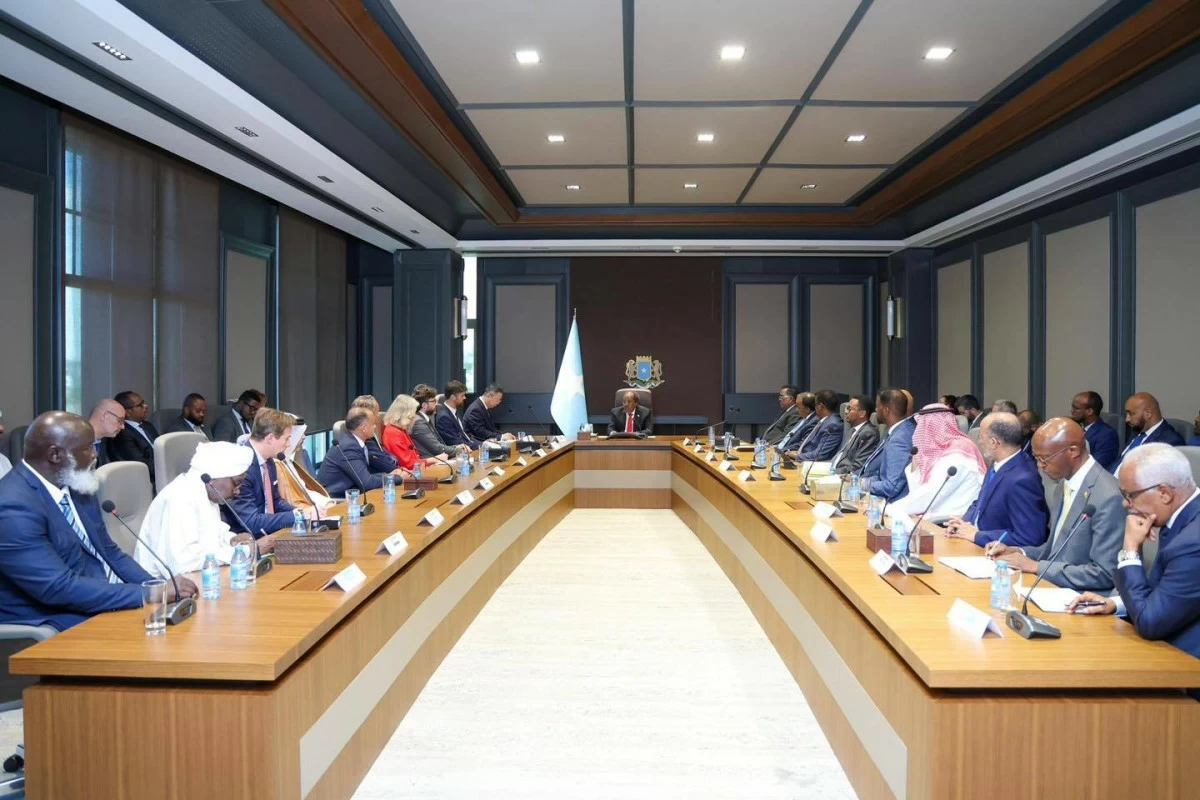 سفير دولة قطر يشارك في لقاء الرئيس الصومالي مع السفراء المعتمدين