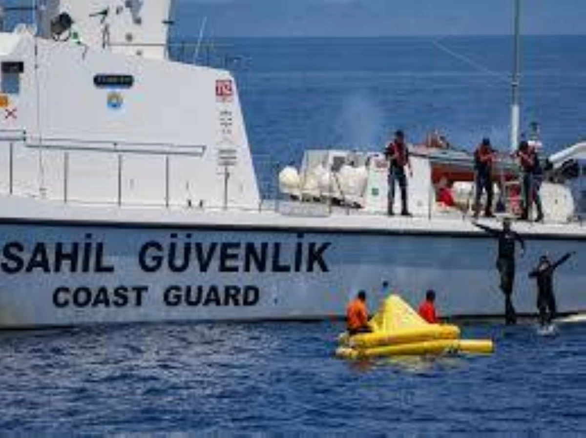 عالم الجريمة – غرق قارب في بحر إيجه، مما أسفر عن مقتل 18 مهاجرا