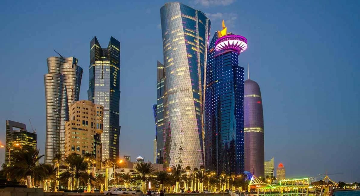 وتحذر الأرصاد الجوية من هطول أمطار رعدية مصحوبة برياح قوية على السواحل وفي البحر