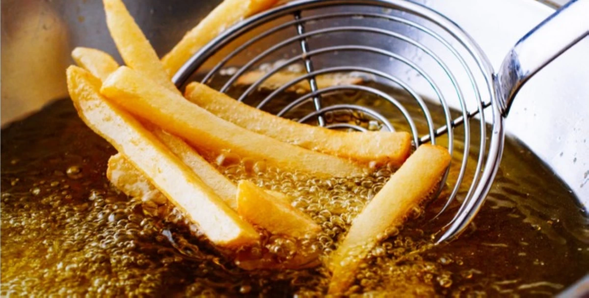 طب وصحة – 4 علامات تؤكد فساد زيت القلي