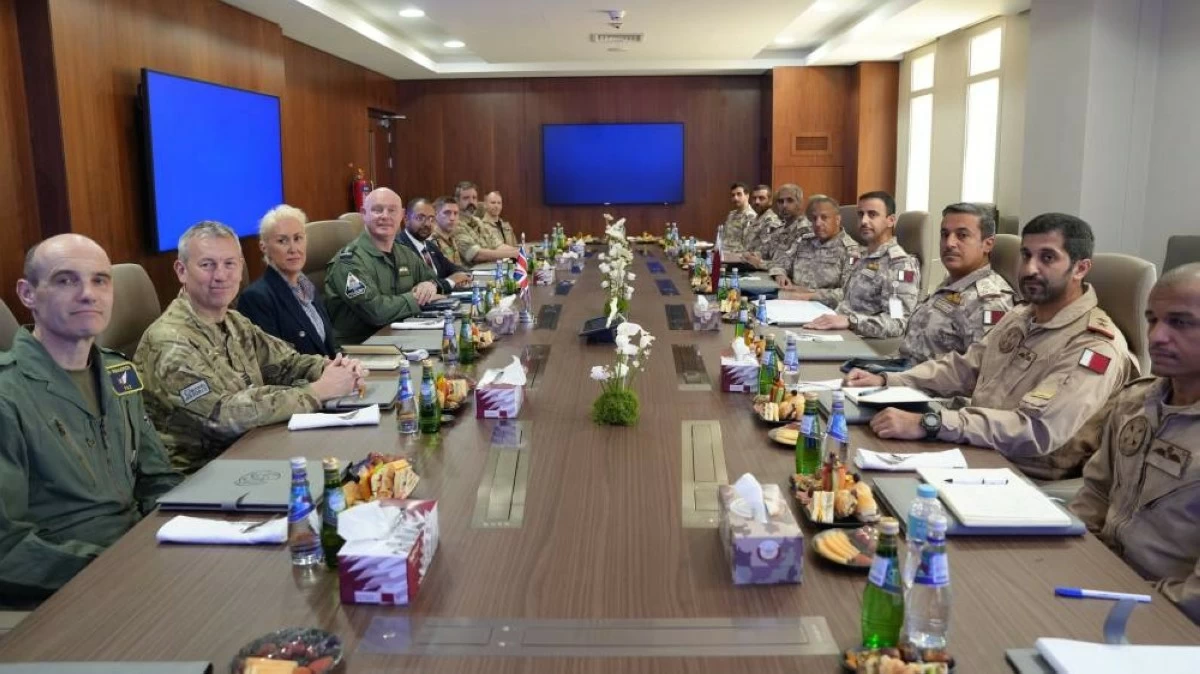 قائد القوات الجوية الأميرية القطرية يجتمع مع رئيس أركان القوات الجوية البريطانية