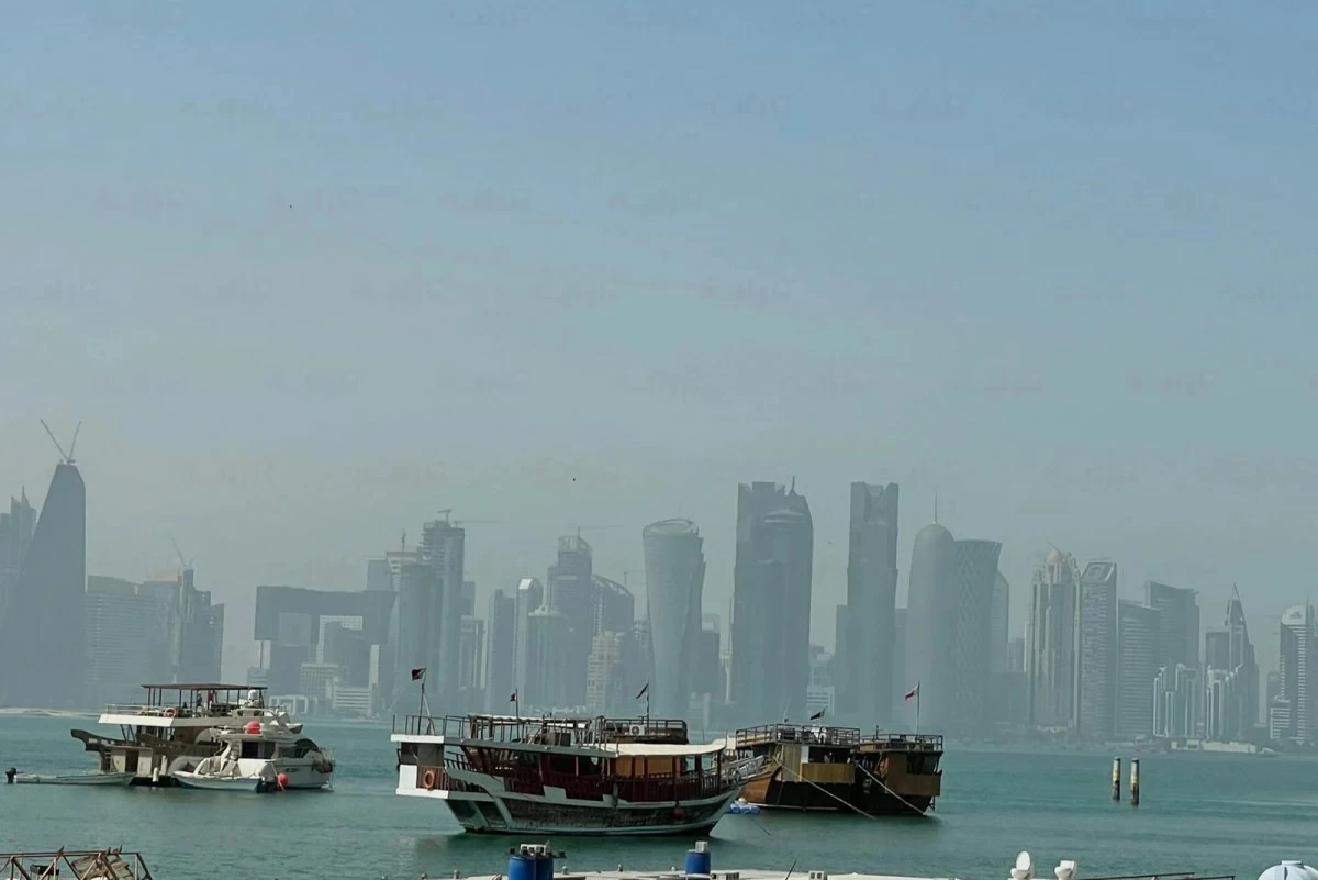 وتحذر الأرصاد الجوية من هطول أمطار رعدية ورياح قوية على الساحل وارتفاع أمواج البحر هذه الليلة