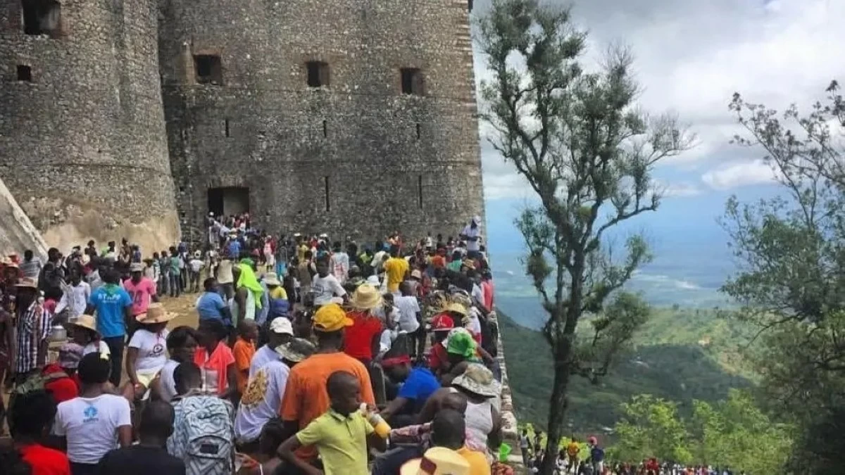 عالم الجريمة – قُتل نحو 30 شخصاً في تدافع في قلعة تاريخية في هايتي