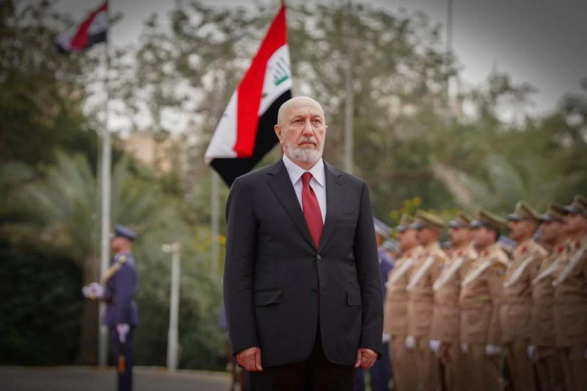 الرئيس العراقي الجديد يتولى منصبه رسميا