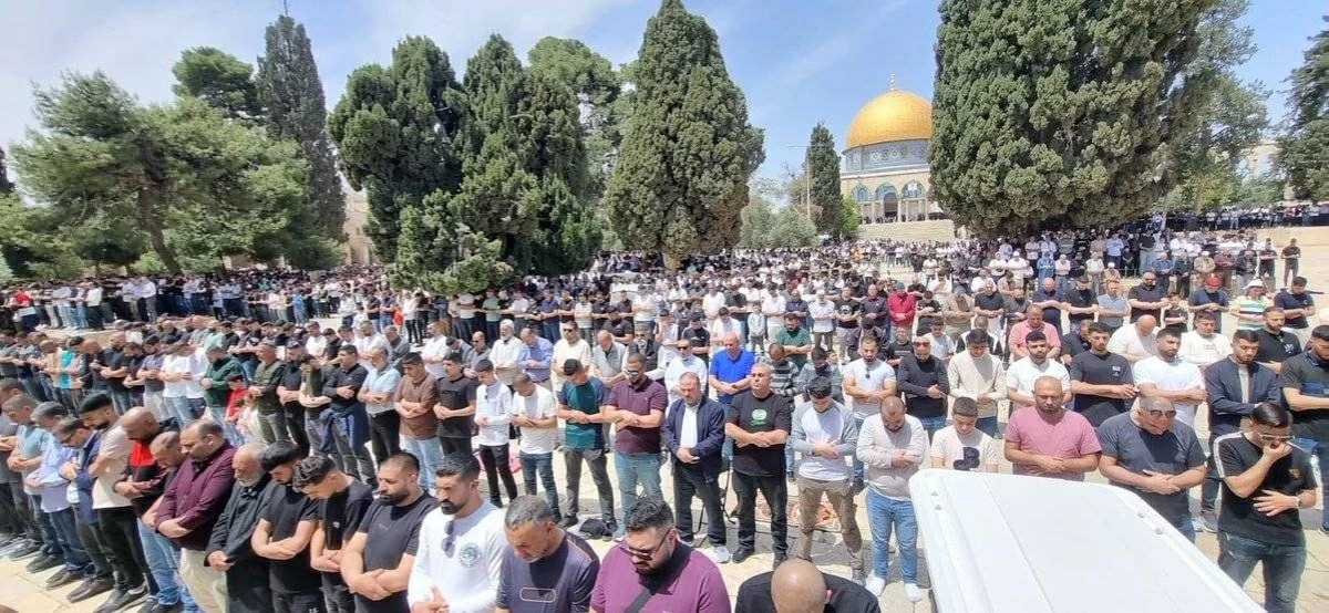 75 ألف فلسطيني يؤدون صلاة الجمعة في المسجد الأقصى المبارك