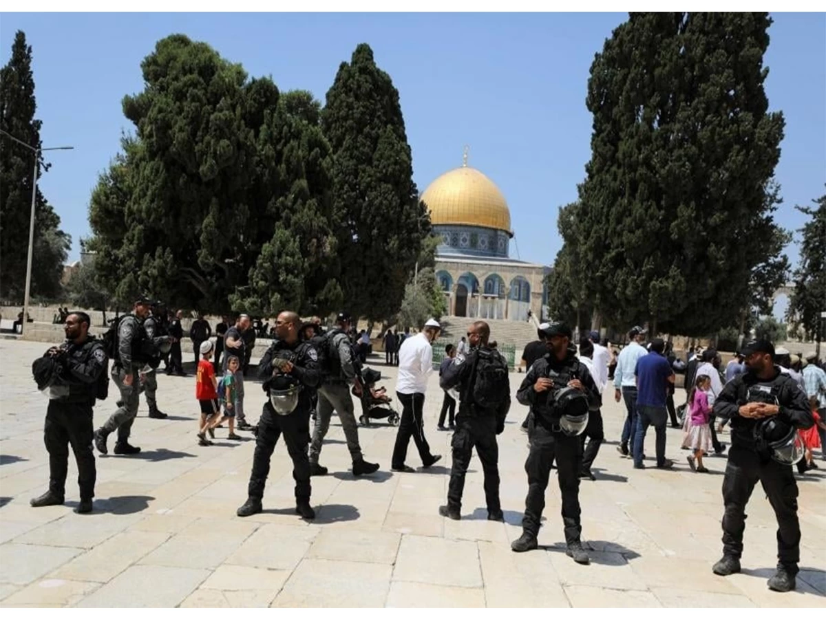 مستوطنون يقتحمون المسجد الأقصى تحت حماية مشددة من قوات الاحتلال الإسرائيلي