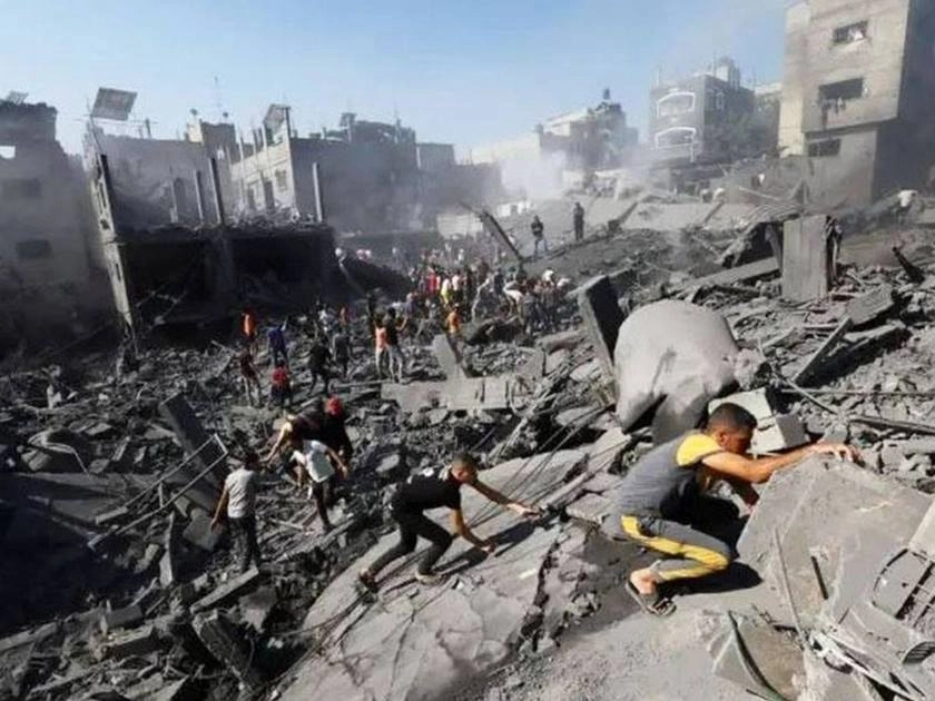 وارتفعت حصيلة شهداء العدوان الإسرائيلي على غزة إلى 72585 شهيدا و172370 جريحا.