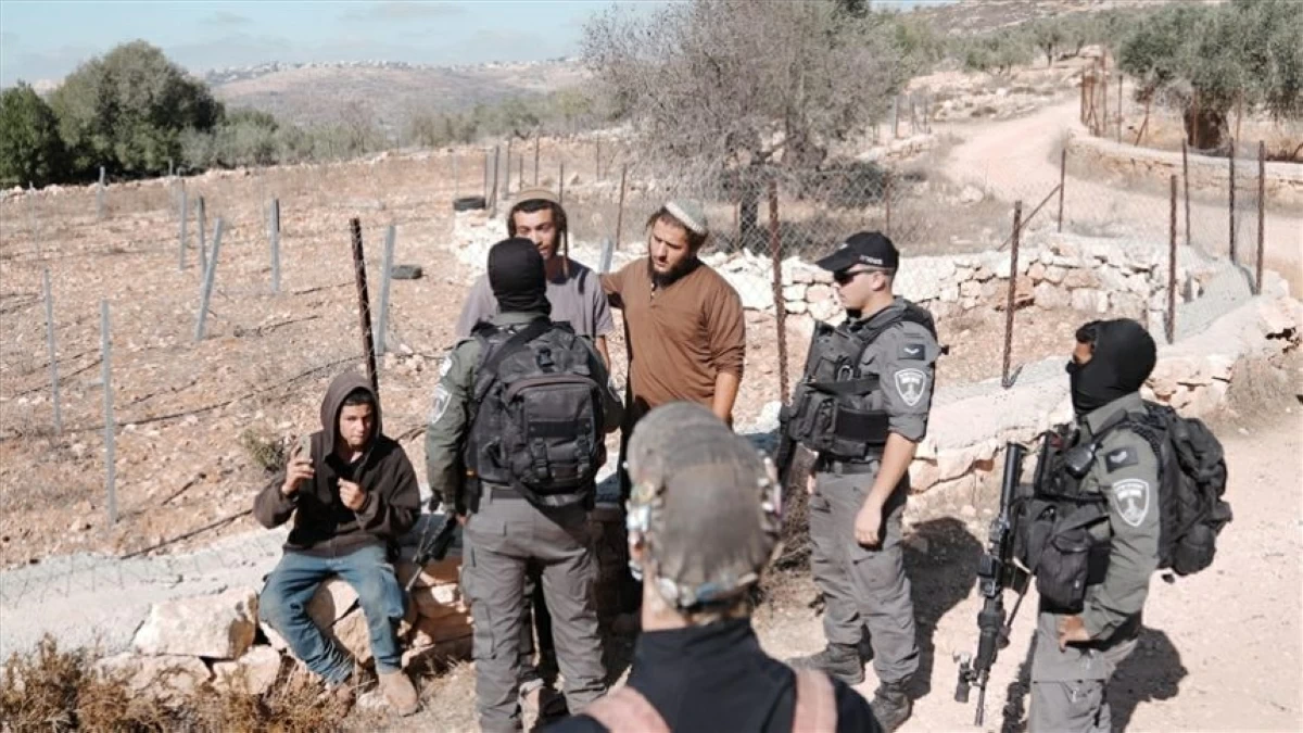 وأصيب فلسطينيون نتيجة اعتداءات قوات الاحتلال والمستعمرين