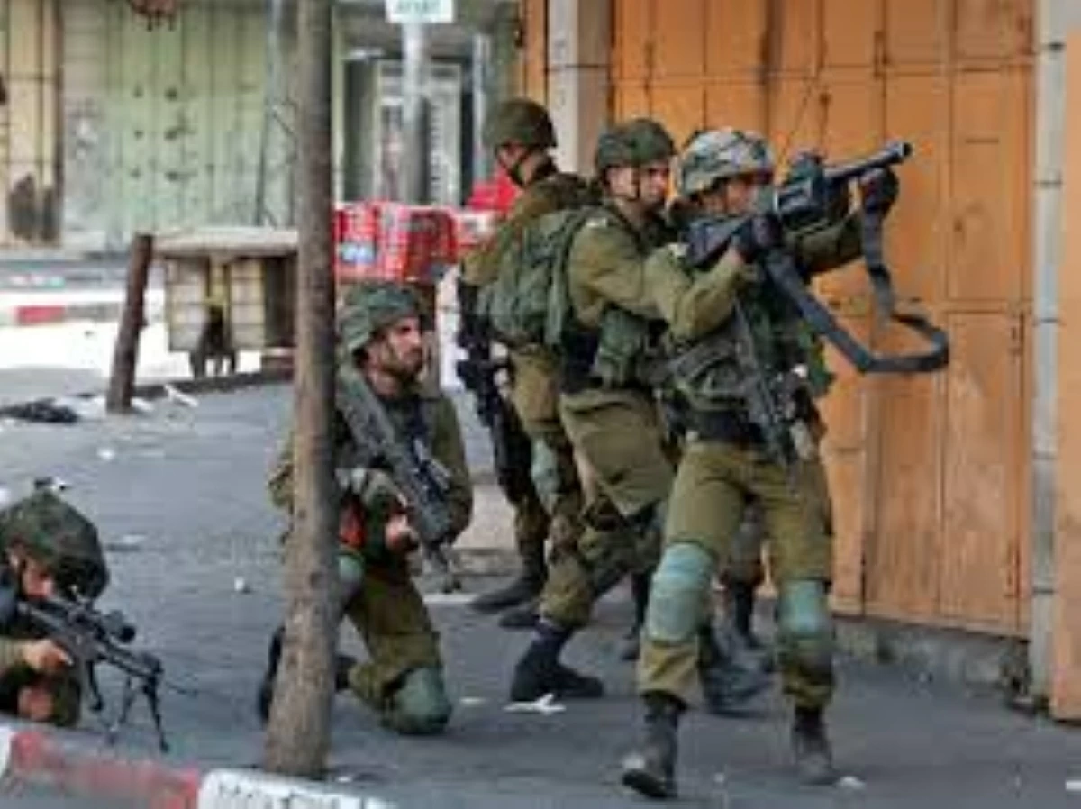 استشهد فلسطيني وأصيب آخرون بقصف إسرائيلي وسط قطاع غزة
