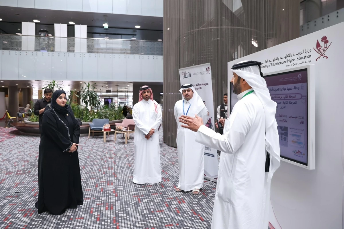 مشاريع مبتكرة لتطوير البيئة التعليمية في المعرض الختامي لبرنامج “قادة الابتكار”. مشاريع مبتكرة لتطوير البيئة التعليمية في المعرض الختامي لبرنامج “قادة الابتكار”.