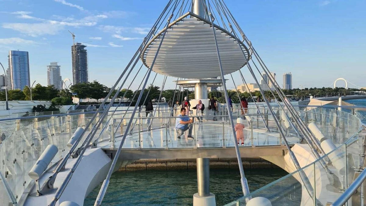 صوره – جسر جزيرة قطيفان المعلق يجذب المواطنين والمقيمين والسياح