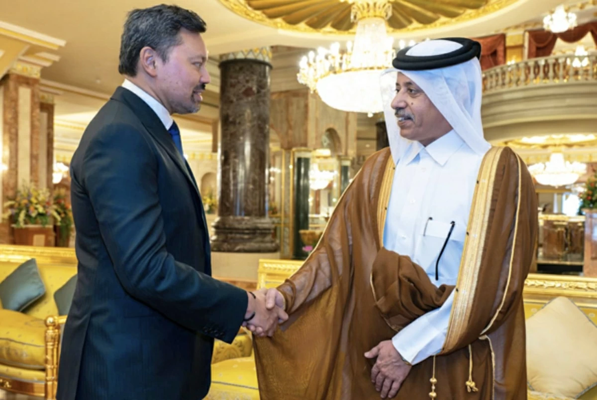 ولي عهد سلطنة بروناي دار السلام يستقبل سفير دولة قطر ولي عهد سلطنة بروناي دار السلام يستقبل سفير دولة قطر