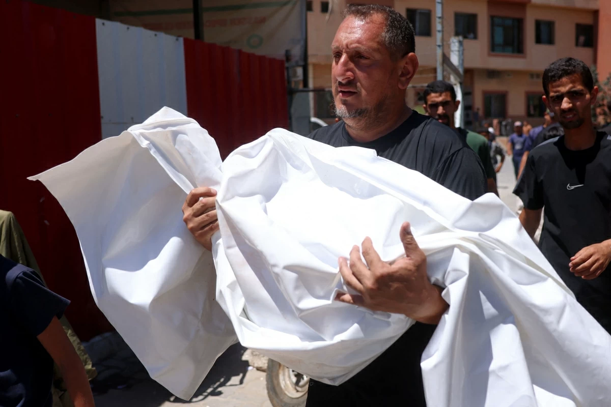 4 شهداء جراء القصف الإسرائيلي على غزة 4 شهداء جراء القصف الإسرائيلي على غزة